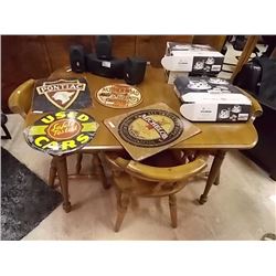 COLONIAL STYLE MAPLE TABLE WITH 4 CHAIRS