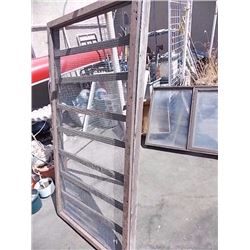 WOOD FRAMED SCREEN FOR SIFTING DIRT