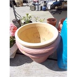 LARGE PLANT POTS - 3 TTL