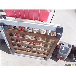 PET / BABY GATE - 2 TTL