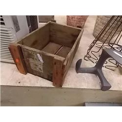VINTAGE WOOD BOX