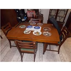 WALNUT TABLE & 4 DINING CHAIRS - 36" X 50" TABLE TOP - VINTAGE