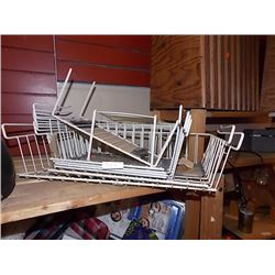 LOT OF WALL BASKETS