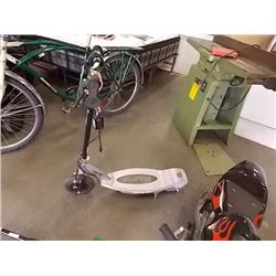RAZOR SCOOTER - ELECTRIC - WITH CHARGER