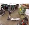 Image 1 : RAZOR SCOOTER - ELECTRIC - WITH CHARGER