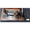Image 4 : ANTIQUE SEWING MACHINE