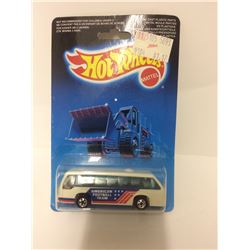 HOT WHEELS "AMERICAN FOOTBALL TEAM" TOY BUS