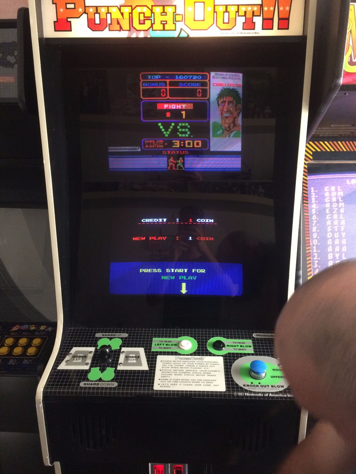 NINTENDO PUNCH OUT ARCADE GAME W/ DUAL SCREEN (MINT CONDITION) VERY RARE