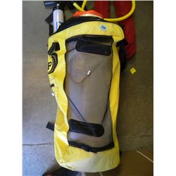 INFLATABLE TABLE WITH PUMP