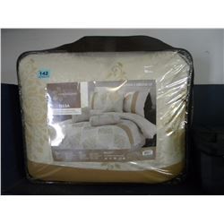 NEW QUEEN 7PC BED IN A BAG
