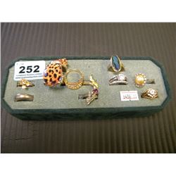 10 VARIOUS LADIES RINGS (CASE NOT INCLUDED)