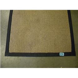 BEIGE AND BLACK RUBBERBACK MAT