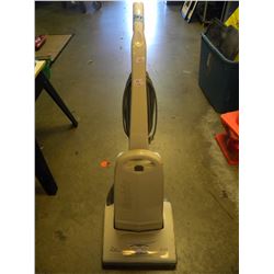 VINTAGE UPRIGHT VAC