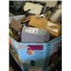 Image 1 : SKID OF MISC STORE RETURNS AND OVERSTOCK