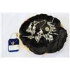 Image 1 : TRAY OF PEARL AND RHINESTONE JEWELLRY