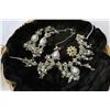 Image 3 : TRAY OF PEARL AND RHINESTONE JEWELLRY