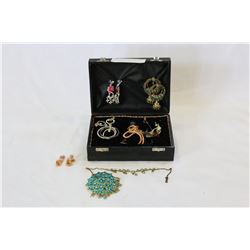 BOX OF VARIOUS ESTATE JEWELLRY