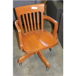 VINTAGE MAPLE OFFICE CHAIR