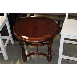 ROUND PINE ENDTABLE