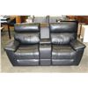 Image 3 : AS NEW 3-PIECE BLACK LEATHER HOME ELEGANCE SOFA LOVESEAT WITH CONSOLE AND CHAIR-POWER HEADREST POWER