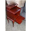 Image 2 : MAHOGANY SMOKERS CABINET WITH KEY