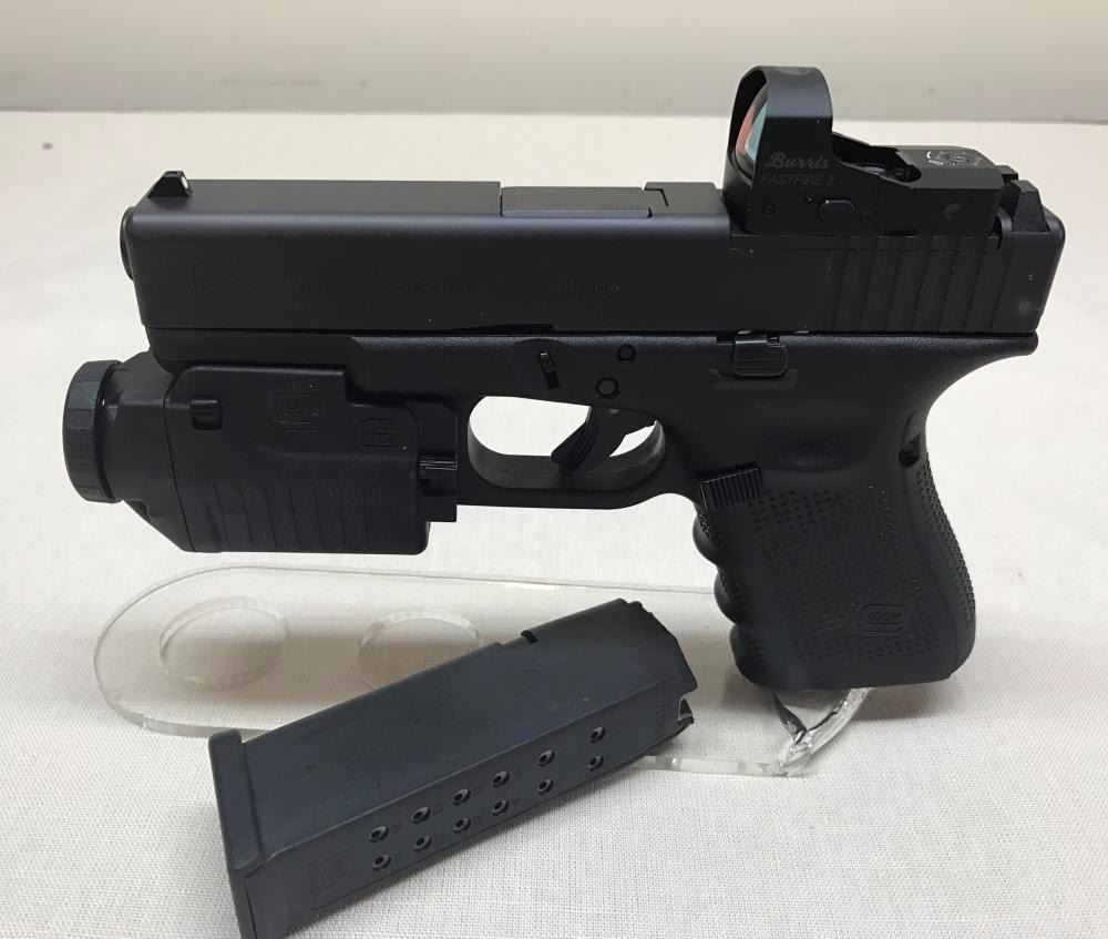 Glock 19 MOS Gen 4 9mm 3 mags Burris Fast Fire III & Glock Flash Light