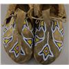 Image 9 : CREE BEADED MOCCASINS