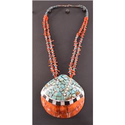 SANTO DOMINGO NECKLACE AND SHELL PENDANT