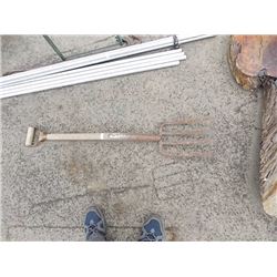 GARDEN FORK - D-HANDLE