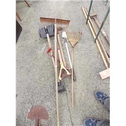 LOT OF GARDEN TOOLS - 7 TTL