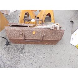 VINTAGE TOOL BOX & CONTENTS