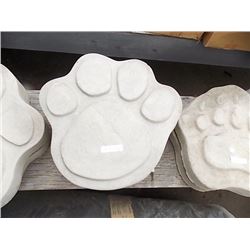 CONCRETE - STEPPING STONE - PAW - MED