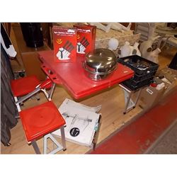 CHILD'S FOLDING PICNIC TABLE