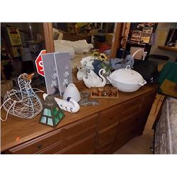 LOT OF ASSORTED COLLECTABLES