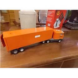 VINTAGE NYLINT SCHNEIDER METAL TRACTOR & TRAILER - 20" LONG
