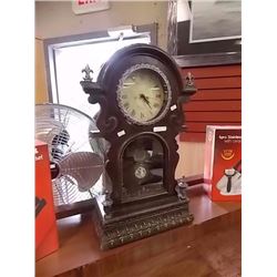 VINTAGE STYLE ORNATE MANTEL CHIME CLOCK