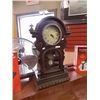 Image 1 : VINTAGE STYLE ORNATE MANTEL CHIME CLOCK
