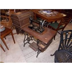 VINTAGE TREDLE SEWING MACHINE - STANDARD