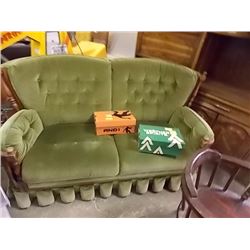 LOVE SEAT - GREEN VELVET