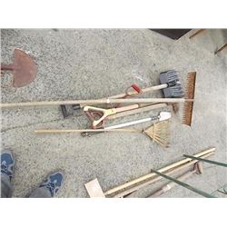 LOT OF GARDEN TOOLS - 7 TTL