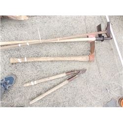 VINTAGE TOOL - GRUB HOE