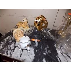 COLLECTABLE ORNAMENTS - 5 TTL