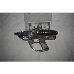 DISNEY SCREEN USED ALIEN BLASTER RAY GUN 11