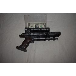 DISNEY SCREEN USED ALIEN BLASTER RAY GUN 12
