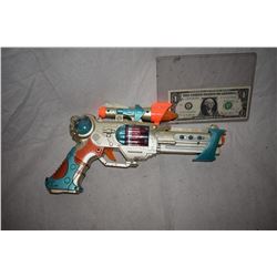 DISNEY SCREEN USED ALIEN BLASTER RAY GUN 13