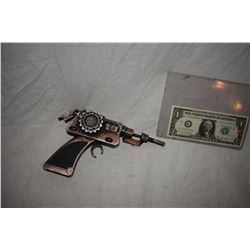 DISNEY SCREEN USED ALIEN BLASTER RAY GUN 17