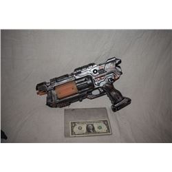 ZZ-CLEARANCE DISNEY SCREEN USED ALIEN BLASTER RAY GUN 06
