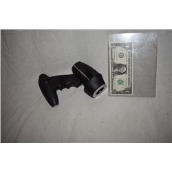 ZZ-CLEARANCE DISNEY SCREEN USED ALIEN BLASTER RAY GUN 08
