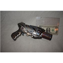 ZZ-CLEARANCE DISNEY SCREEN USED ALIEN BLASTER RAY GUN 21