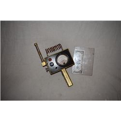 ZZ-CLEARANCE DISNEY WIZARDS OF WAVERLY PLACE SCREEN MONSTER TRACKER LIGHT UP DEVICE STILL WORKS